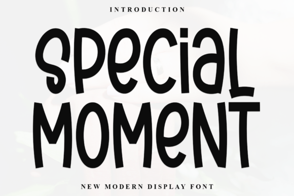Special Moment: A Natural Display Font for Editorial Design